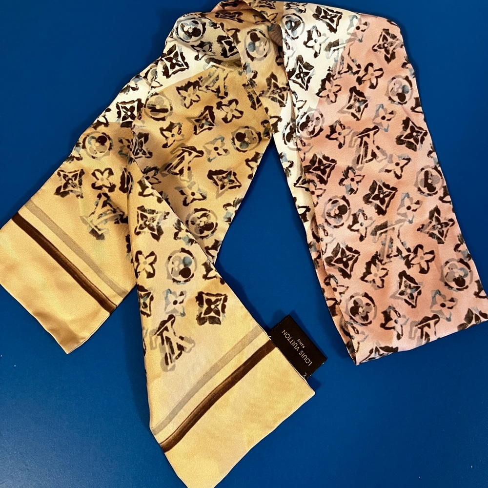 Louis Vuitton purse scarf
